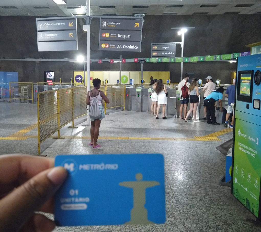 Metrô do Rio de Janeiro, uma ótima opção para turistar pela cidade maravilhosa! Lá no blog contei quais os principais pontos turísticos...