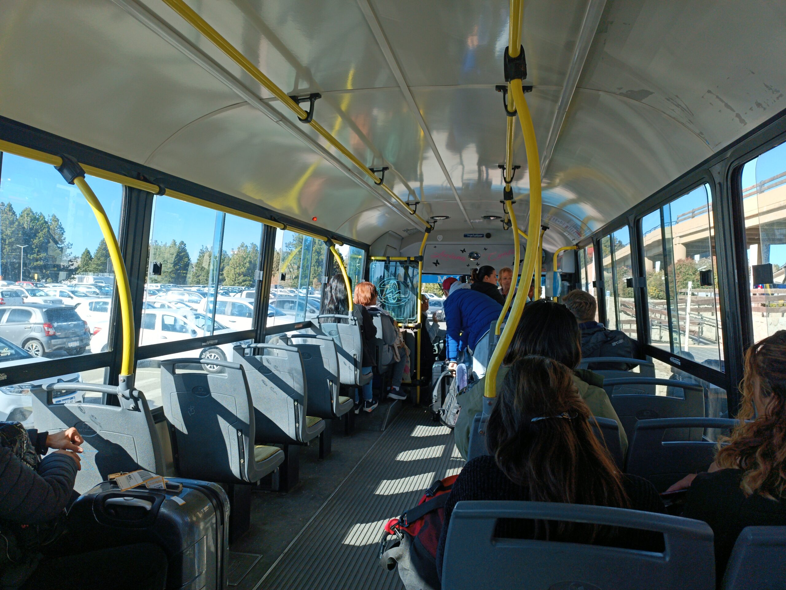 Onibus do aeroporto de San Carlos Bariloche até o centro da cidade.